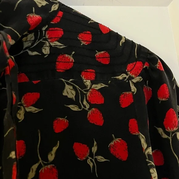 Vintage Juicy Couture 100% Silk Front Tie/Bow Strawberry Print Blouse S - Picture 8 of 13